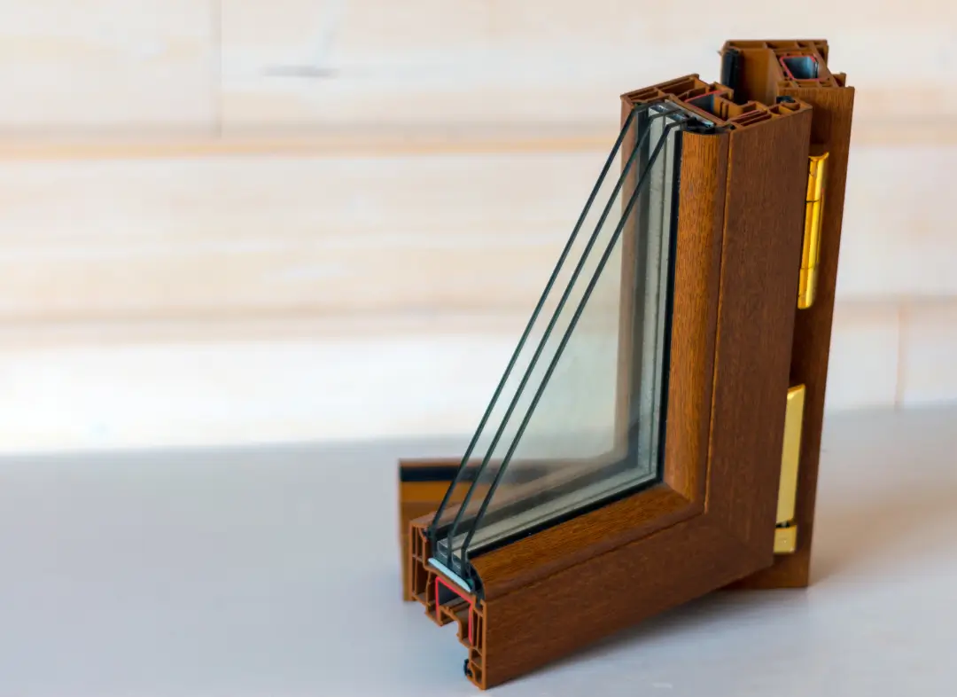 Installation de fenêtre en bois sur mesure Camaret-sur-Aigues